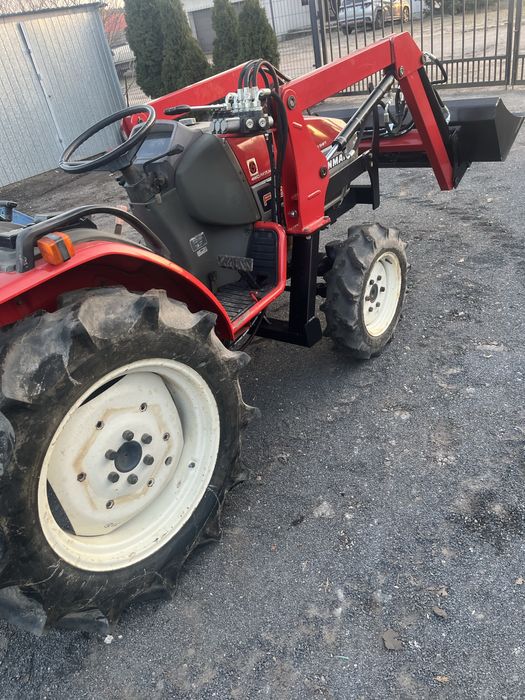 Ciągnik yarnmar F220