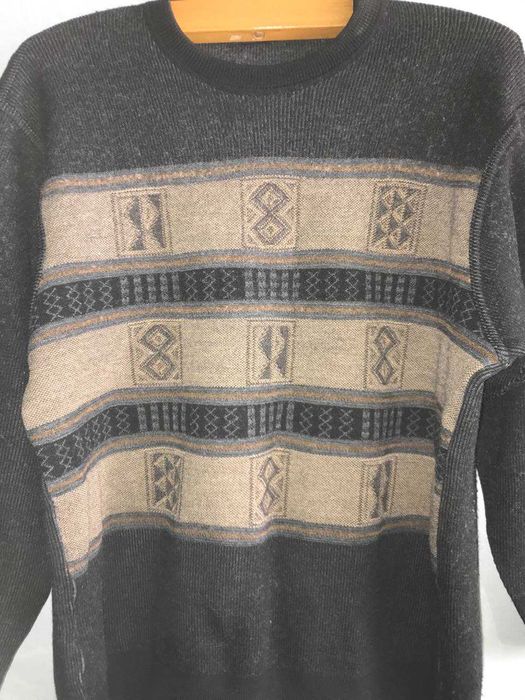 Дуже теплий светр від бренду Вaffo , розмір 52 , відмінний стан.