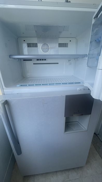 Geladeira LG Frost Free com Dispenser de Água – Excelente Estado