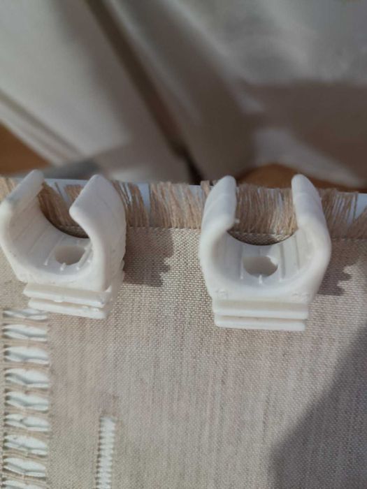 Раковина обычная со смесителем, сифоном и трубамии и  угловая раковина