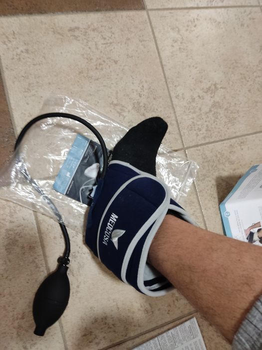 Охлаждающий компрессионный бандаж на лодыжку