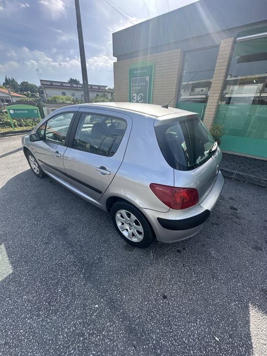 Peugeot 307 à venda, ano 2001, em bom estado, totalmente revisado.