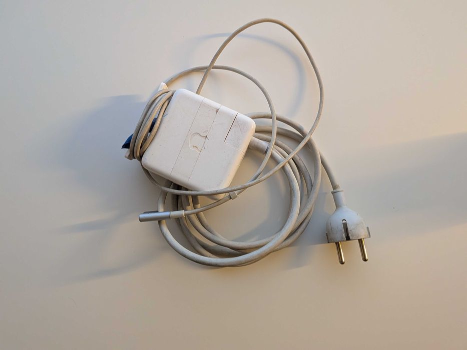 MacBook Pro 15" 2010 avariado / para peças + carregador