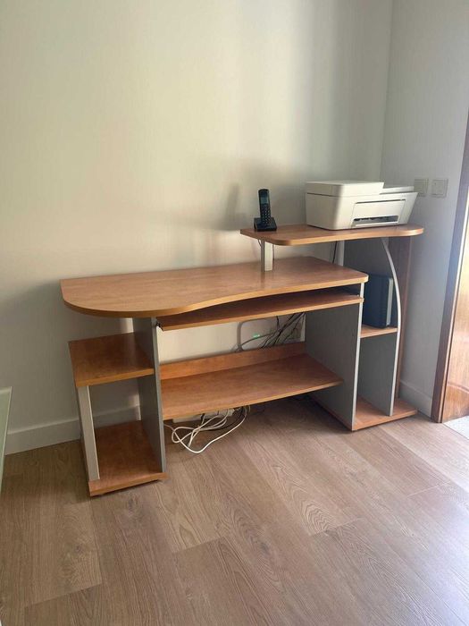 Secretaria para estudo em bom estado