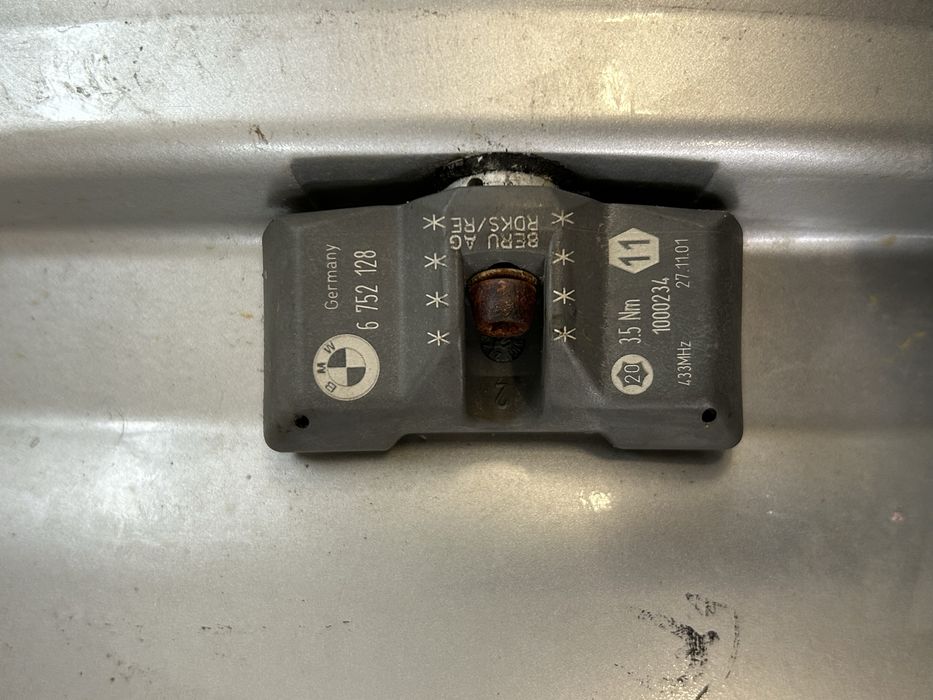 333 Felgi Aluminiowe ORYGINAŁ BMW R 18 5x120 otwór 72,5 Czujniki