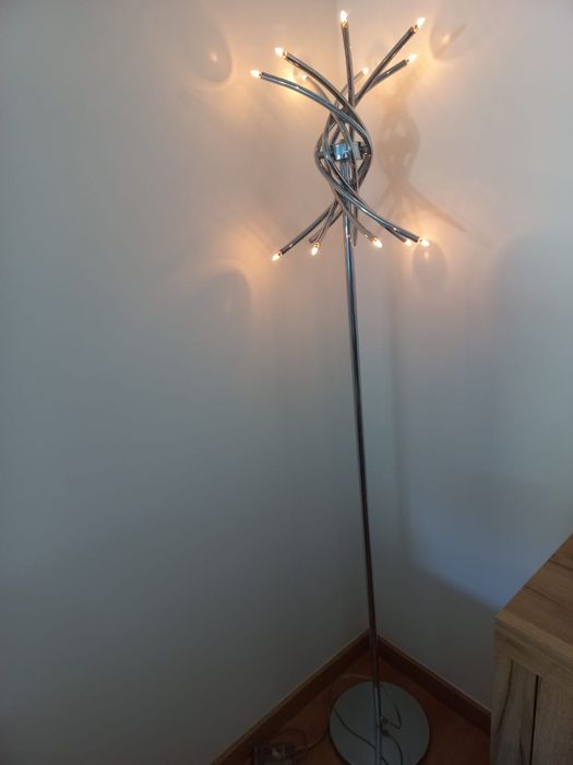 Candeeiro com luz regulavel