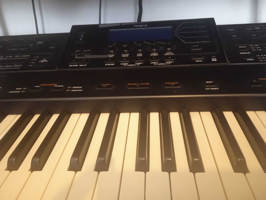 Roland G-1000. 76 teclas.