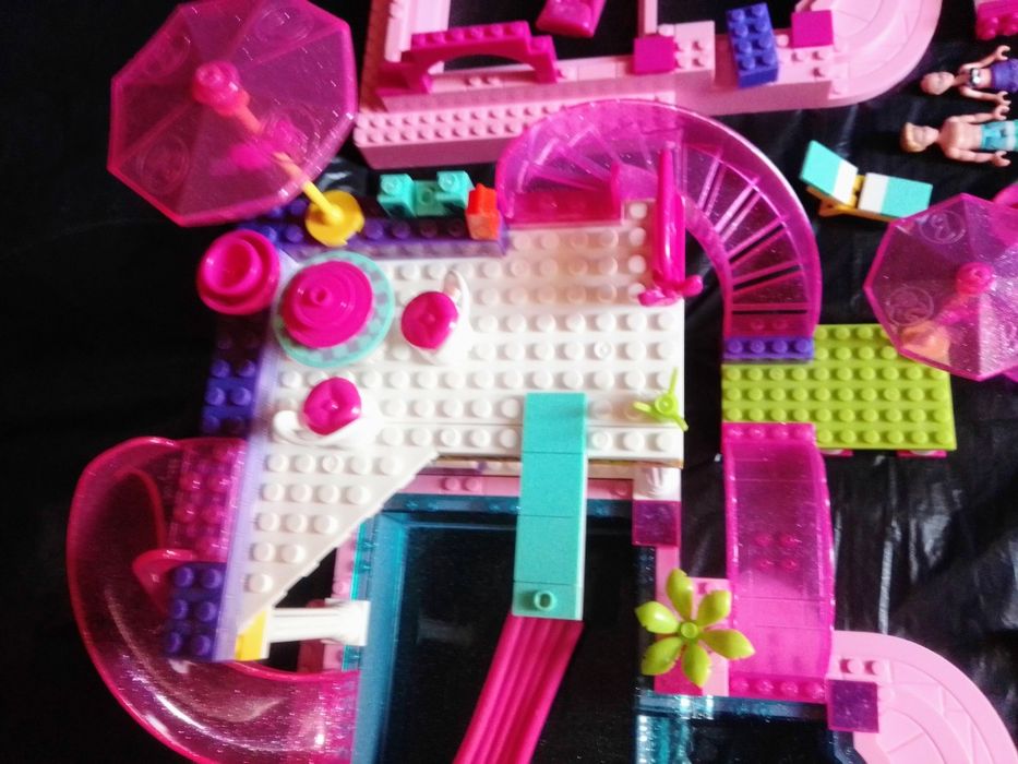 Mega blocks Barbie Festa na piscina  2 sets .