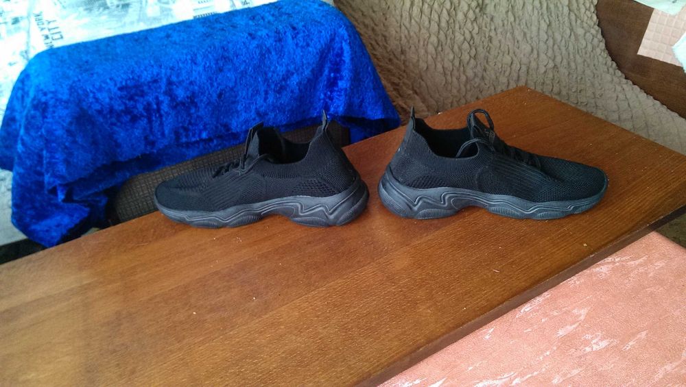 Чёрные кроссовки Stream 37-й размер, 23см стелька прекрасное состояние