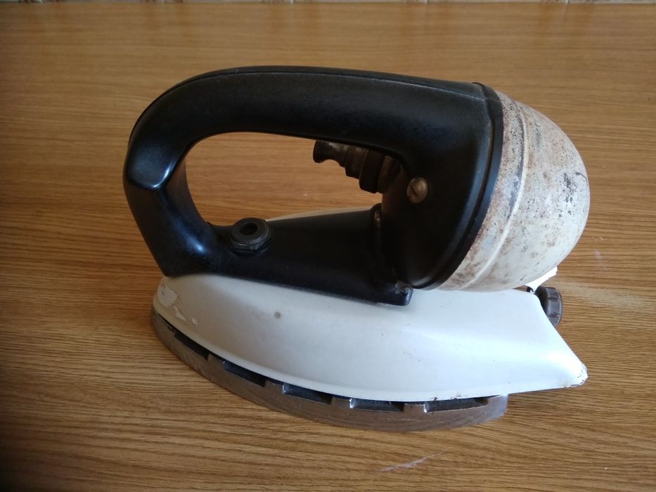 Ferro de passar a petróleo