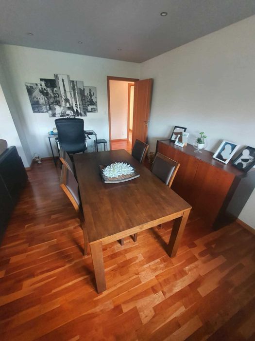Apartamento T2 mobilado e equipado, com piscina e Box fechada completamente novo