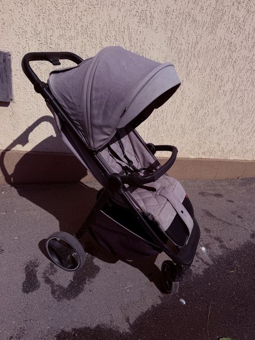 Прогулянкова коляска Carrello Bravo