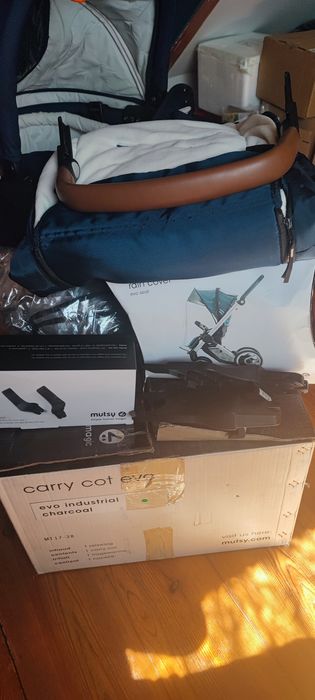Wózek Musty Evo - gondola, spacerówka, pełen pakiet dodatków.