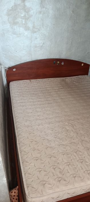 Двоспальне ліжко