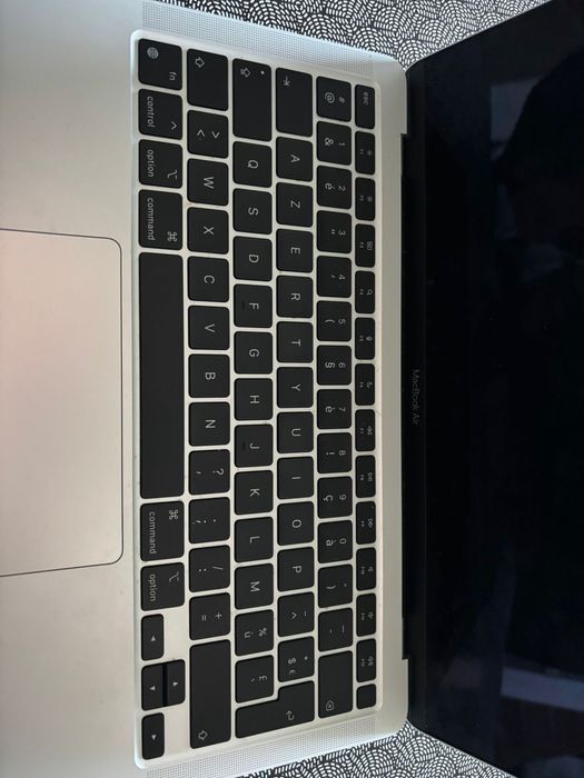 Apple MacBook Air 13″ (2020) com Puce M1