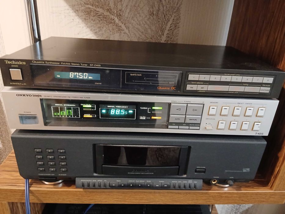 тюнеры  Technics st-z400, Onkyo Integra T-4015.