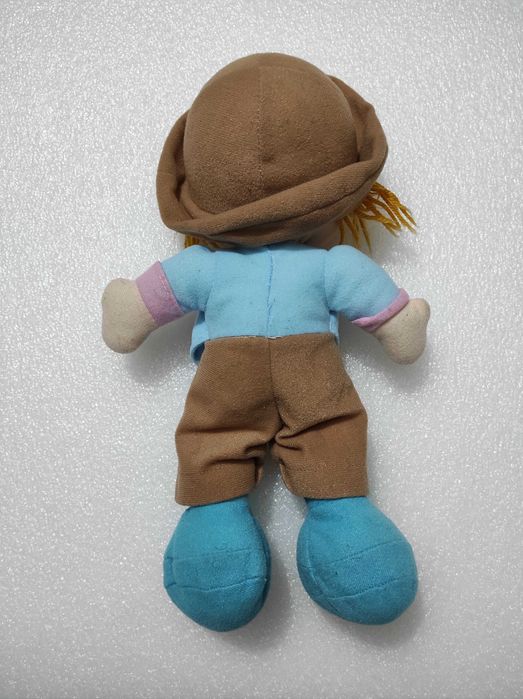 Boneco peluche menino com chapéu