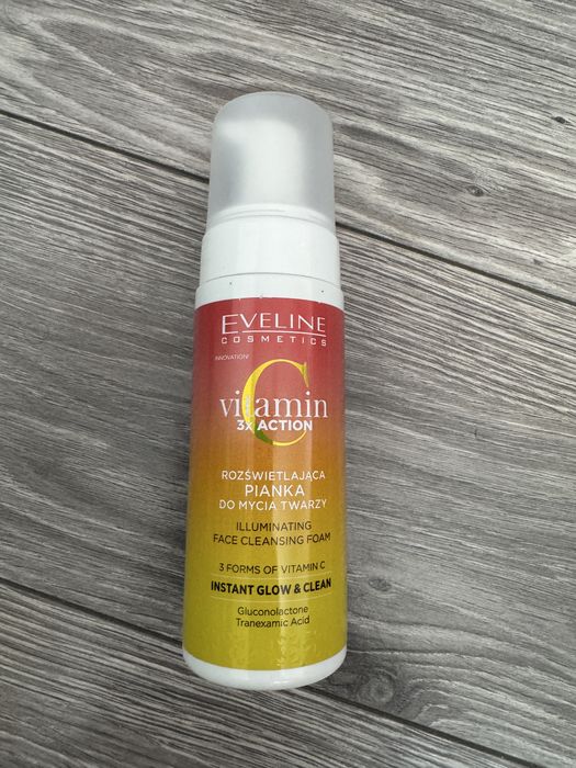 Eveline Vitamin C 3X Action Rozświetlająca Pianka do Mycia Twarzy 150ML