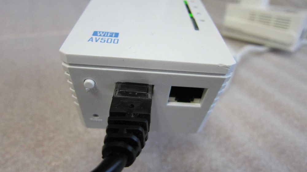 Transmiter sieciowy PowerLine Tp-link TL-WPA4220 AV500 jedna sztuka