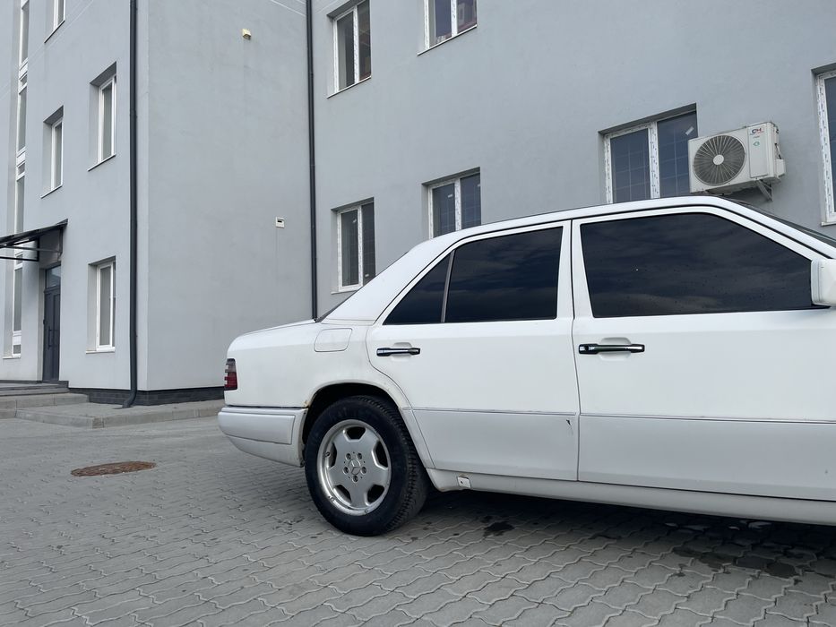 Мерседес 124 E220
