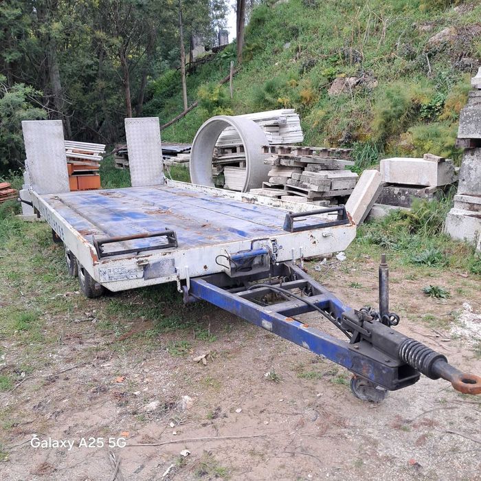 Atrelado ligeiro basculante