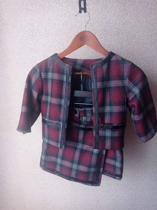 Шкільний одяг для дівчинки в гарному стані