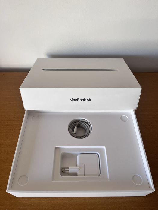 Macbook Air M2 - 8GB RAM - 256GB SSD (como NOVO)