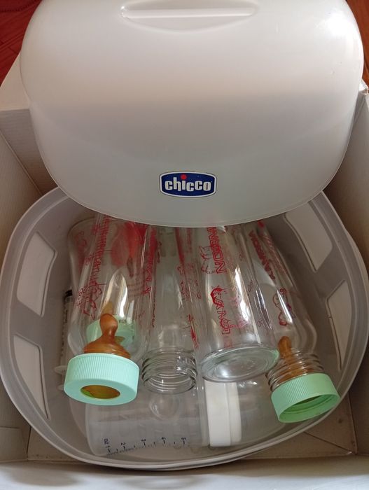 Esterilizador de biberões CHICCO + 5 Biberões de Vidro NORMAX