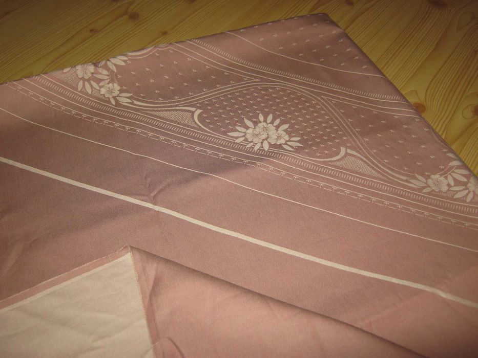 Obrus 100% bawełna adamaszek 132 / 162 cm