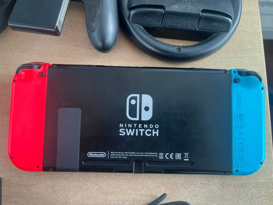 Nintendo Switch Néon + 2 Volantes + Fita Perna (+ Opção Jogo Sports)