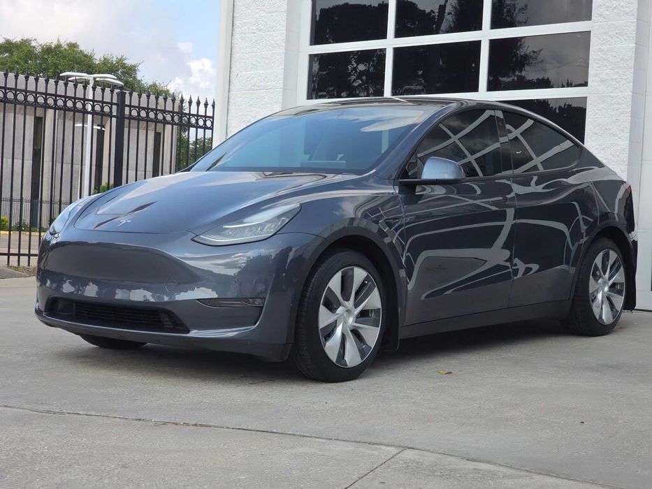 Tesla Model Y Long Range      2021