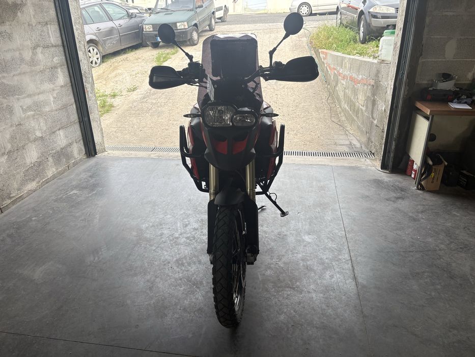 Vendo BMW GS 800.