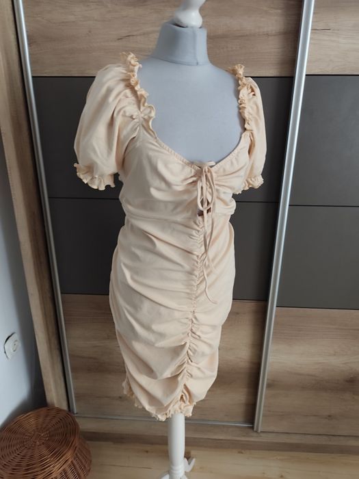 Beżowa dziewczęca sukienka r.48/50