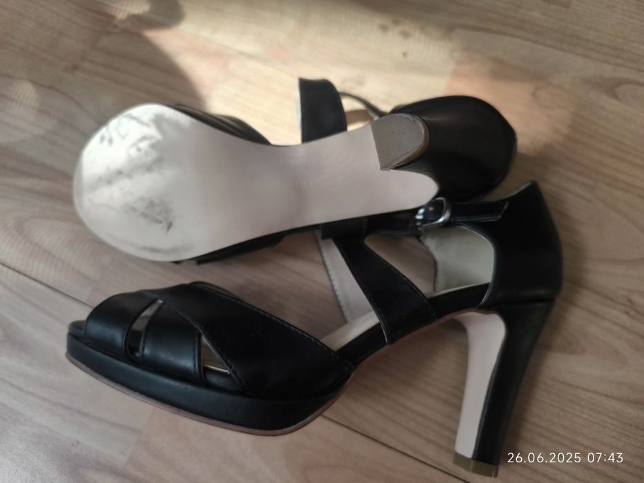Sandały na obcasie 38 nowe