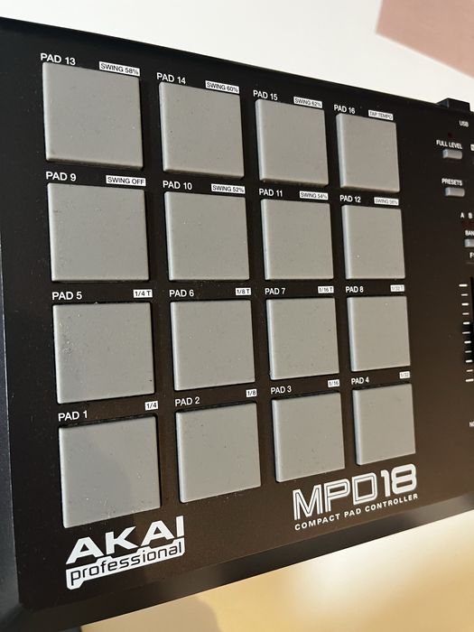 AKAI MPD-18 drum pad kontroler