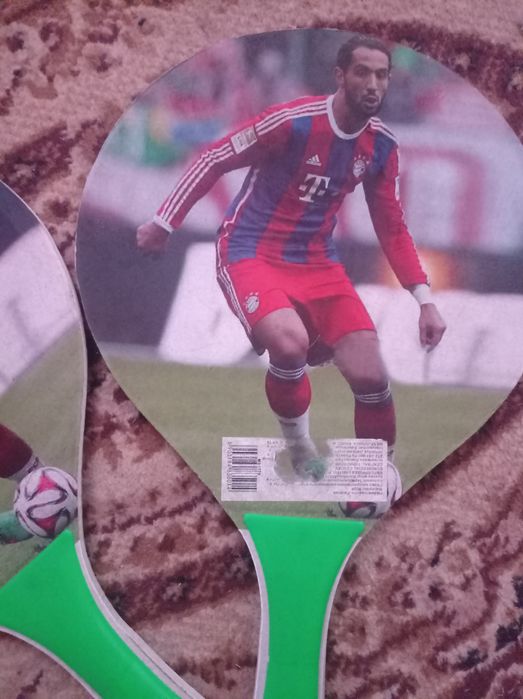 Ракетки для тенниса.