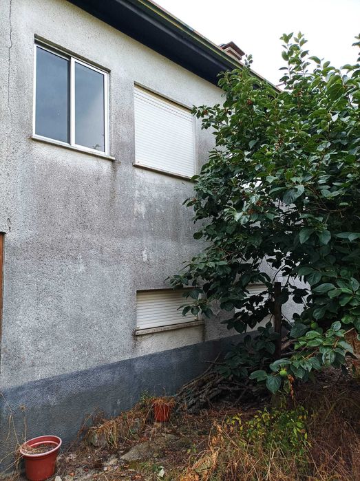 Moradia em vila centenária.
Moradia e comercio.