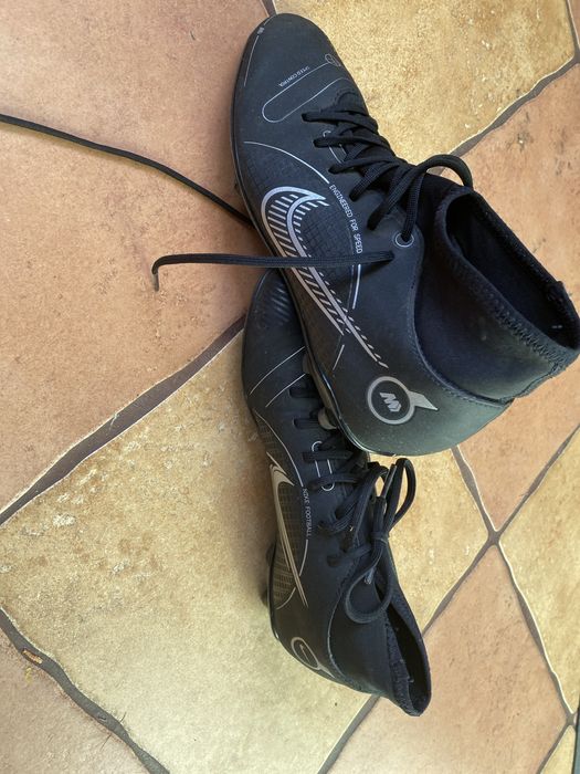 Buty sportowe Nike - korki roz40,5