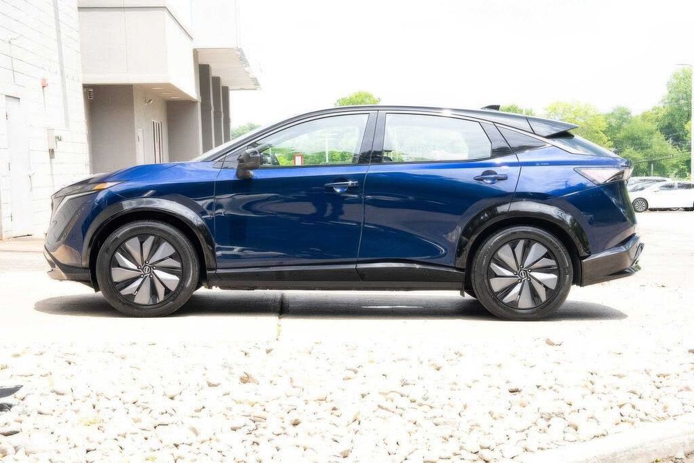 Nissan Ariya      2024