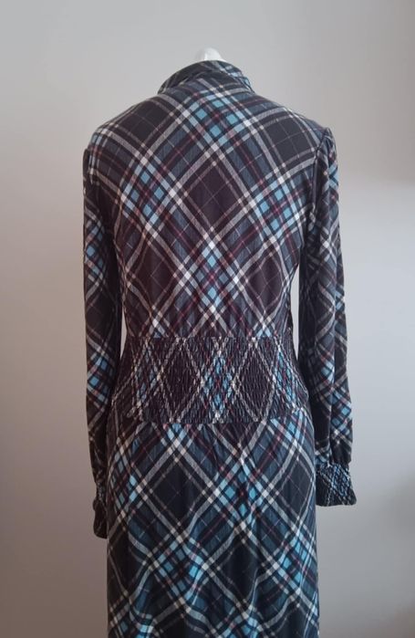 Sukienka NEXT krata 75% wiskoza rozm 38 NOWA
Biust 47 cm
Pas 40 cm