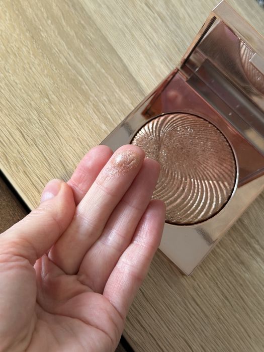 Хайлайтер Zoeva Surreal