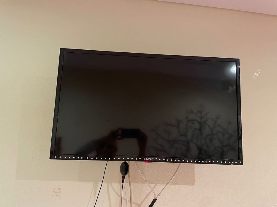 Tv silver tamanho médio
