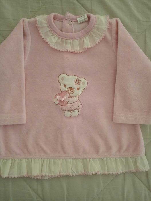 Vestidos e roupinhas de bebé 3-6 e 6-9meses.