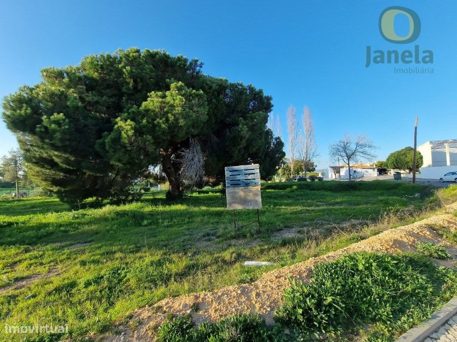 Terreno Urbanizável nas Gambelas com Potencial de Construção