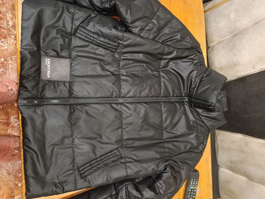 Курточка спортивная