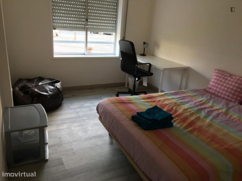Quarto - localizado em Senhora da Hora Porto