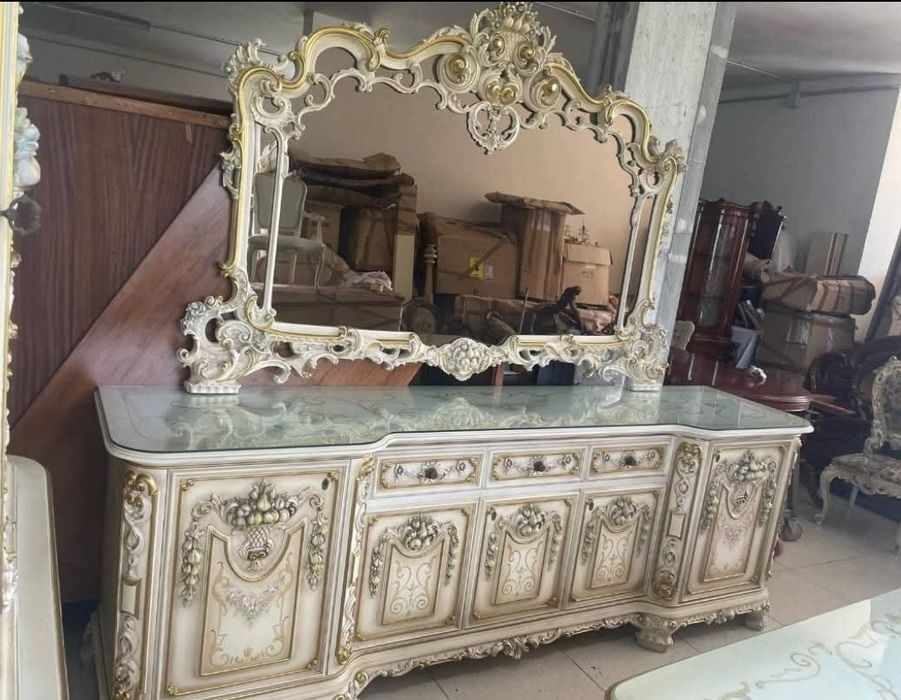 Włoska komoda z lustrem marki Silik 3 m dlugosci