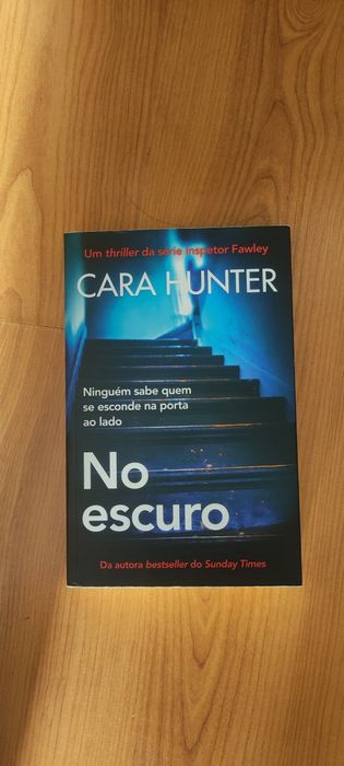 Livro "No escuro"