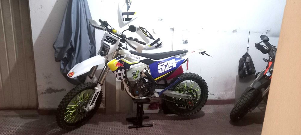 Husqvarna 250 vendo/troco