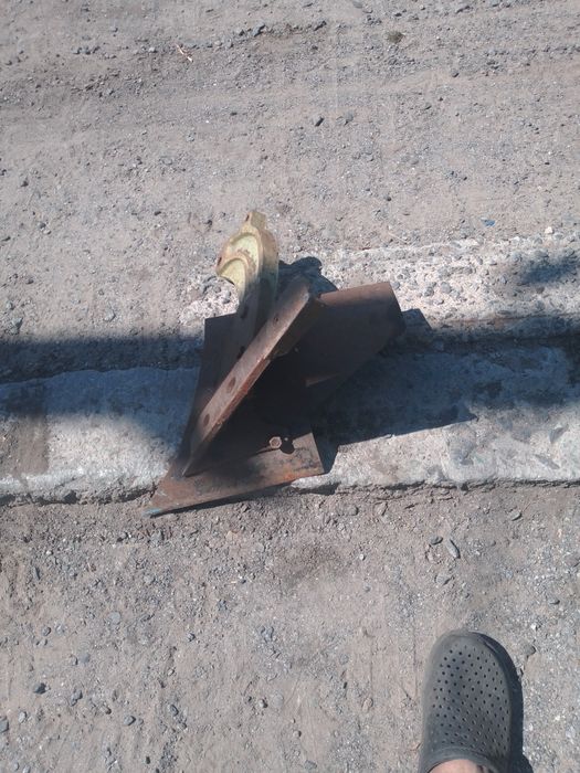 Плуг мотоблочний практично новий